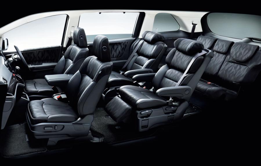 Интерьер Honda Odyssey Absolute Hybrid 2017 года  (JP) (фото 2 из 12)